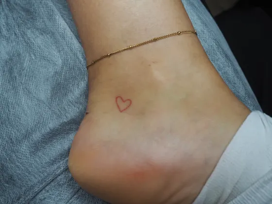 Jemná mašle na paži